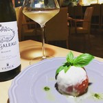 旬菜とワイン、和酒の店 アルヴェル - あたたかいカプレーゼ