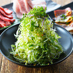 Salad that goes well with Yakiniku (Grilled meat)