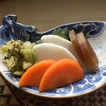うなぎ亭 友栄 - 漬物は口休めにちょうど良き優しい味でした。