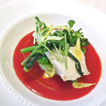 ミクニ マンスール - 愛媛県宇和島産 真鯛の昆布〆のヴァプール  グリンピースのリゾット　スナップエンドウ  ビーツと豆乳のナージュ　菜の花のせ