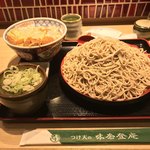 味奈登庵 - かつ丼セット（冷たいそば）
      そばはもちろん大盛り！