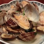 興 - 「あさり酒蒸し」:隣のお客さんがハマグリと間違えるほどの大粒サイズ！プリプリの食感♪