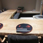 お料理 佐藤 - 本日はこちらの席、カウンター下はヒーターで暖かい