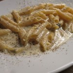 チーズと白ワインの大人のペンネ