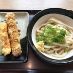 伊吹や製麺 - ぶっかけ@390円と天ぷら(イカ天、ちくわ天)