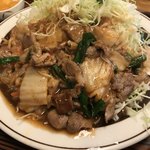 つるかめ食堂 - 豚キムチ  キャベツ大盛り50円   結構な量
            野菜は大盛でも良い。