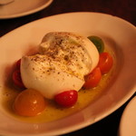 イタリア産 ブラッティーナチーズと4種のトマト980円