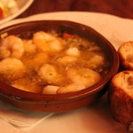 海老のアヒージョ（パン付き）950円