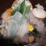 三代目網元 魚鮮水産 - 活イカ踊り刺身　ドライアイスの煙がスゴい