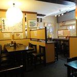 瀬戸内製麺710 - 右奥はカウンター席