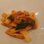 ロカンダアブラッチ - あさりとかき菜のトマトソースパスタ（シャラテッリ）