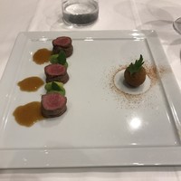 ラ・フェット ひらまつ - 仔羊のロースト。新緑の牧草をお腹いっぱい食べて育った今の季節だからこその逸品