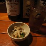 Yakitori Gareji - お通しはきのこときゅうりの酢の物
