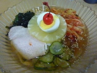 Yakiniku En - 冷麺￥1050　自家製スープです。