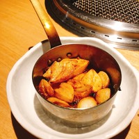 和牛焼肉じろうや 介 wagyu&sake 名古屋駅前本店 - ニンニクのオイル焼き