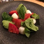 モメンティ・フェリチ - H.30.4.1.昼 水牛のモッツァレラとトマトのカプレーゼ 600円税込