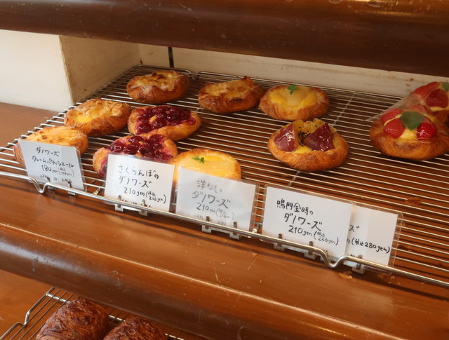 熊取駅前のブーランジェリー、定番からハード系まで幅広い品揃え : ルパンマディ