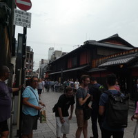 祇園 鮨 忠保 - 花見小路、一力周辺、外国人が多かったです