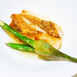 鶏すり身豆腐とハタとアミカサダケのポワレ