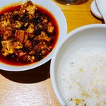 一碗水 - 麻婆豆腐とごはん