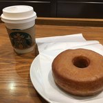 スターバックスコーヒー - プレーンドーナツとラテ