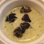 蓋を開けるとエスカルゴのフラン　洋風茶碗蒸し