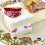 The veranda at The Beachhouse - おまけのケーキ