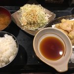 鶏魚Kitchenゆう - 鶏天定食(*´ω`*)サラダはキャベツでごまドレ