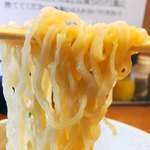 煮干らぁめん なかじま - 平打ち中細の縮れ麺