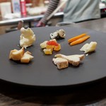 トリワイン ＰＩＫＯＳＨＨＨＵ - 特選チーズ盛を少な目