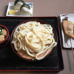 手打ちうどん　よこい - ザルうどん大サイズ＆オニギリ＆おでん