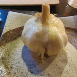 わらじ - にんにく丸揚げ