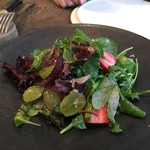 organ - 緑の葉野菜と季節のフルーツのサラダ