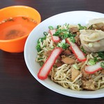 Bakmi & Bubur Chinese Food Ajung Singkawang - 料理写真:1805_Bakmi & Bubur Chinese Food Ajung Singkawang_Bakmi＠22,000Rp(バクミー)、Pangsit Rebum＠22,000Rp(水餃子)