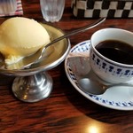 レストラントキワ - ホットコーヒー＆バニラアイス