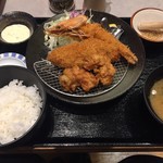 Tonkatsu Nagata En - 大関定食 大きなエビフライとから揚げにひれかつの豪華セットです。