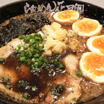 らあめん花月嵐 - 嵐げんこつらぁめんBLACK 740円