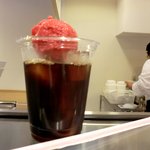 オーガニック ハウス - イタリアンジェラートフロート（アイスコーヒー＋ラズベリーソルベ）