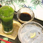 Warakukanon - 冷抹茶とくずきりセットは650円。さっぱりとした甘さと、見た目もひんやり涼やかな人気甘味です。