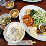 Gottsuo Ya - チキン煮込みと小海老フライ定食（大盛り）