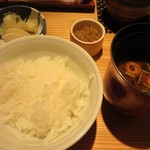 逸品　はし長 - 自家製漬物、ちりめん山椒、ごはん、赤出汁