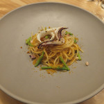 トラットリア フラテッリ ガッルーラ - ダルマイカとアスパラソバージュのスパゲティ　カラスミ添え