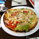 LOGIC OSAKA - サラダ風のピザ