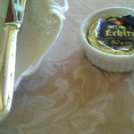 エシレバターがテーブルに一つ、使い放題で嬉しいです