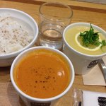 スープストックトーキョー - スープストックセット
            オマール海老のビスク
            芸術家のレモンと鶏肉のスープ