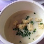 Restaurant Vita - トッピングのパセリがとアスパラのスープは美味