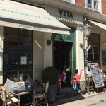 Restaurant Vita - オープンテラス席は要予約のようだ