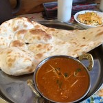 NAMASTE INDIAN RESTAURANT - レッドチキンカレー＆ナン