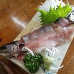 ドライブイン やまびこ - 「マス刺身 (550円)」