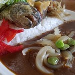 ドライブイン やまびこ - 玉ねぎと枝豆で「空気揚水筒」を表現していると思われる